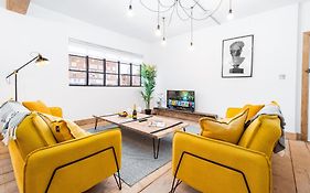 Birmingham City Centre - Loft Style Apartment - Free Wifi & Netflix - On Street Parking - 1Nt