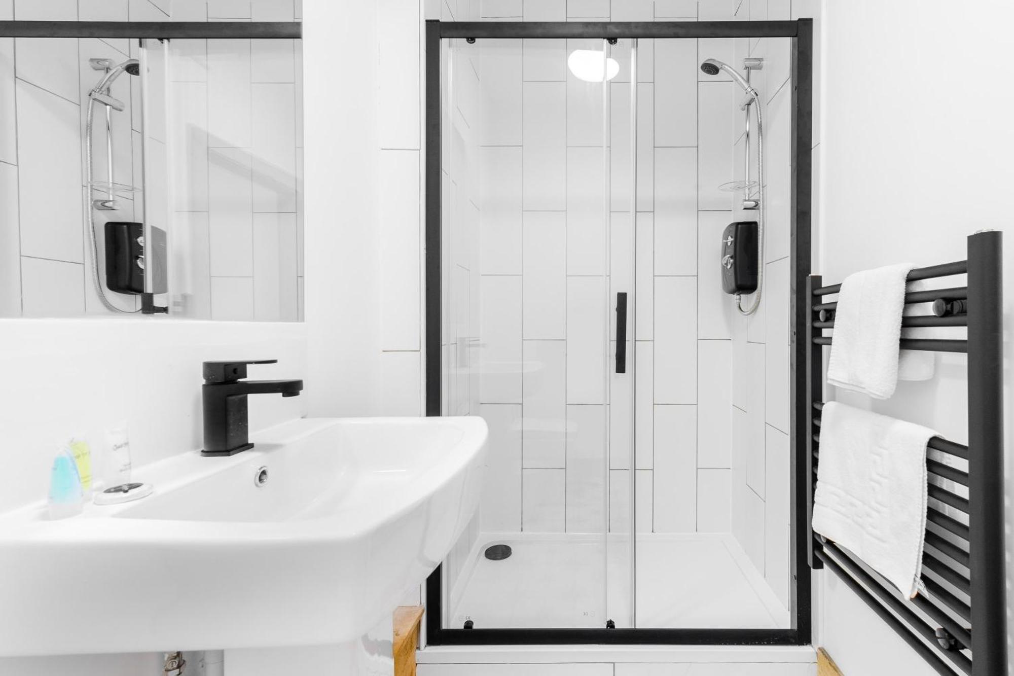 Birmingham City Centre - Loft Style Apartment - Free Wifi & Netflix - On Street Parking - 1Nt Exterior photo