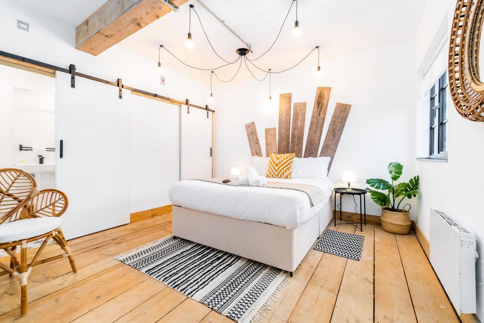 Birmingham City Centre - Loft Style Apartment - Free Wifi & Netflix - On Street Parking - 1Nt Exterior photo